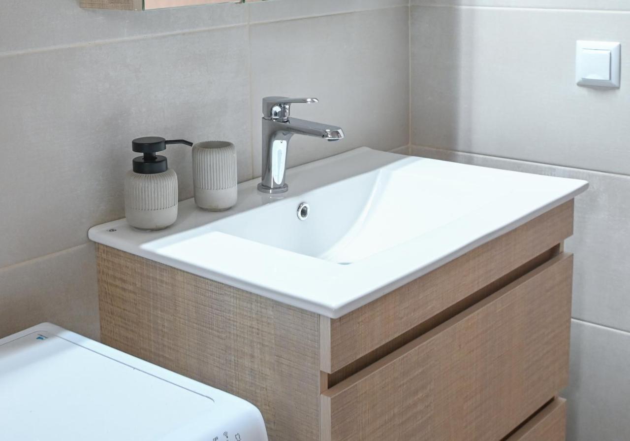 Faidra Apartments Néa Péramos Εξωτερικό φωτογραφία